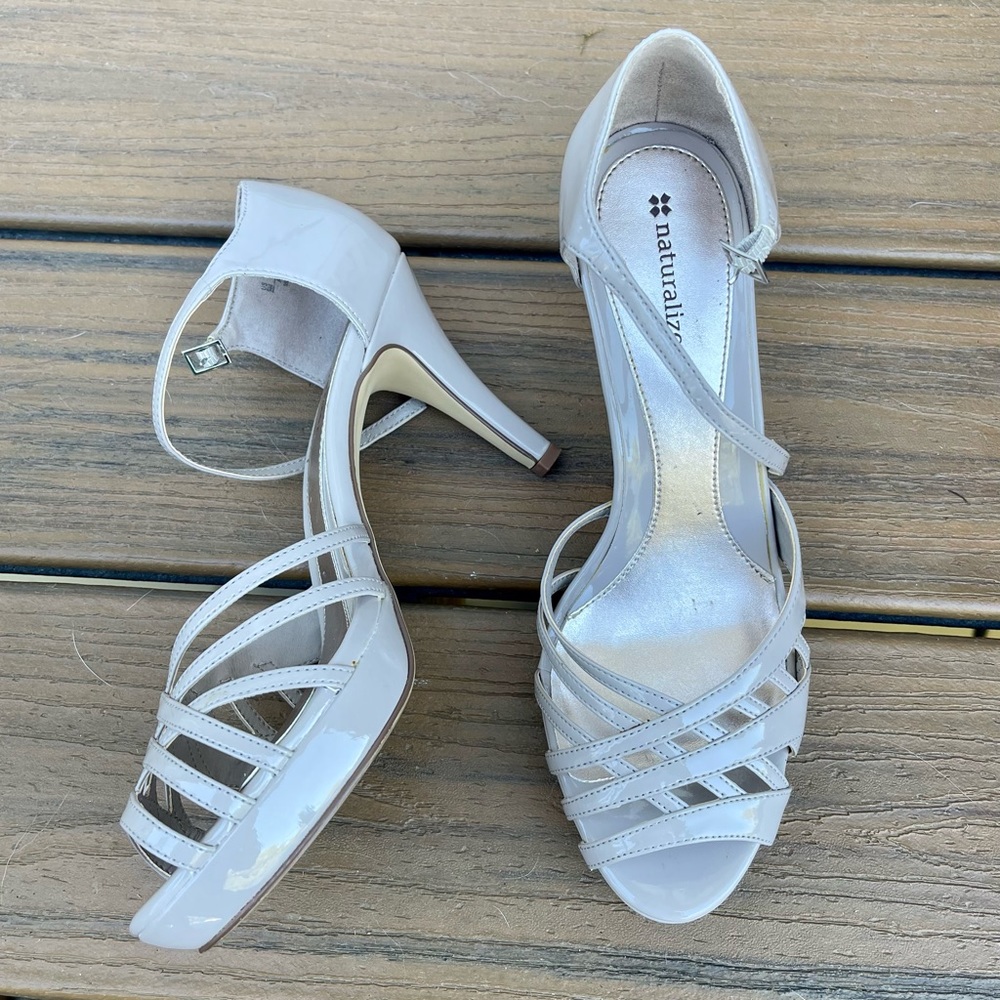✨ Naturalizer | taupe heels